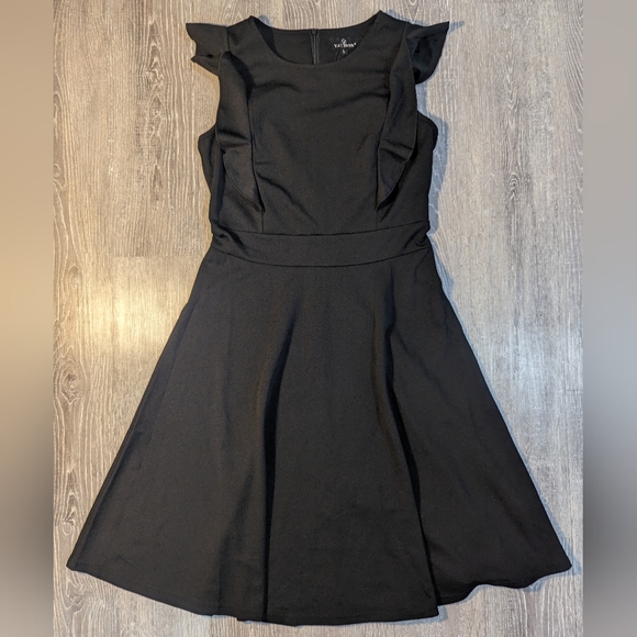 Yathon Ruffle Dress - Picture 6 of 12